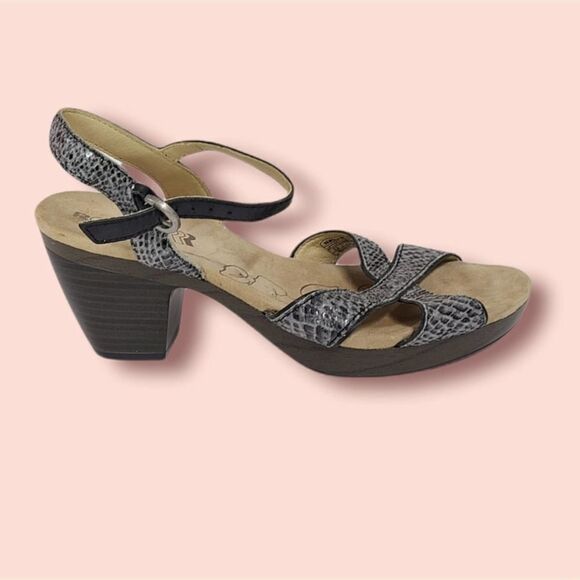 RomikaāāBlockāHeelĀ SnakeskināSandalsāSizeā8.5 - Picture 2 of 7